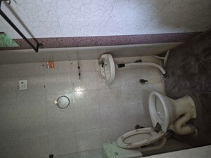Bathroom in 2.5 BHK Apartment at Mayur Vihar – for Rent