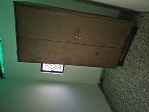 Furnished Amenities in 2.5 BHK Apartment at Mayur Vihar – for Rent
