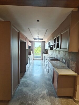 Building Lobby in 3 BHK Builder Floor at Dlf Cyber City – for Rent