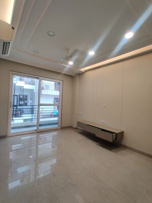 Room in 1 RK Apartment at Sector 21 – for Rent