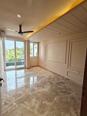 Room in 3 BHK Builder Floor at Dlf Cyber City – for Rent