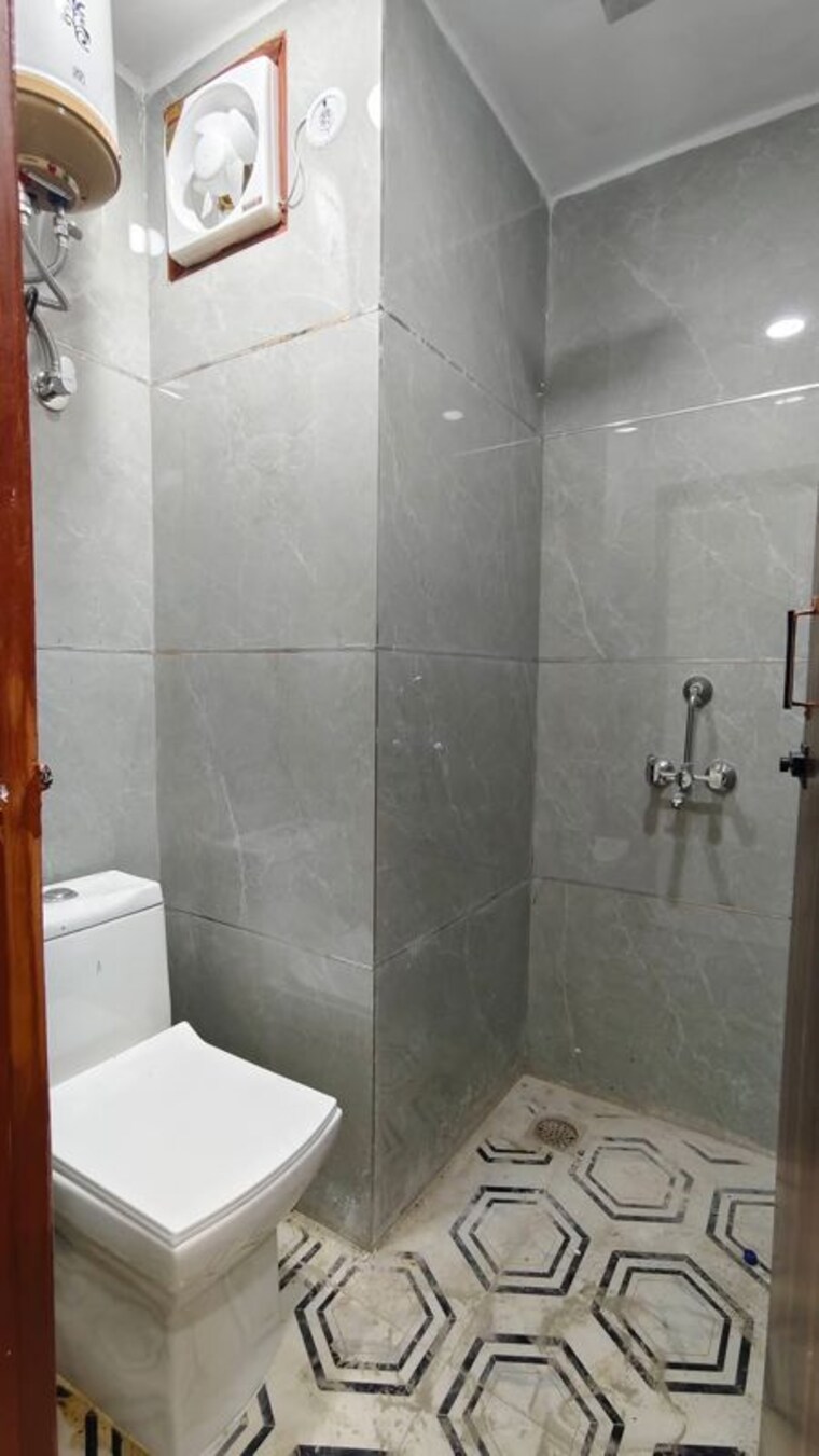 Bathroom, govindpuri 1 Bedroom 380 Sq.Ft. Builder Floor In Govindpuri Delhi 10434521