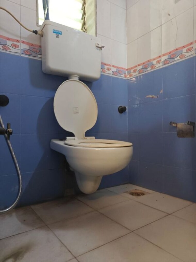 Bathroom, versova 2 Bedroom 850 Sq.Ft. Apartment In Versova Mumbai 10434540