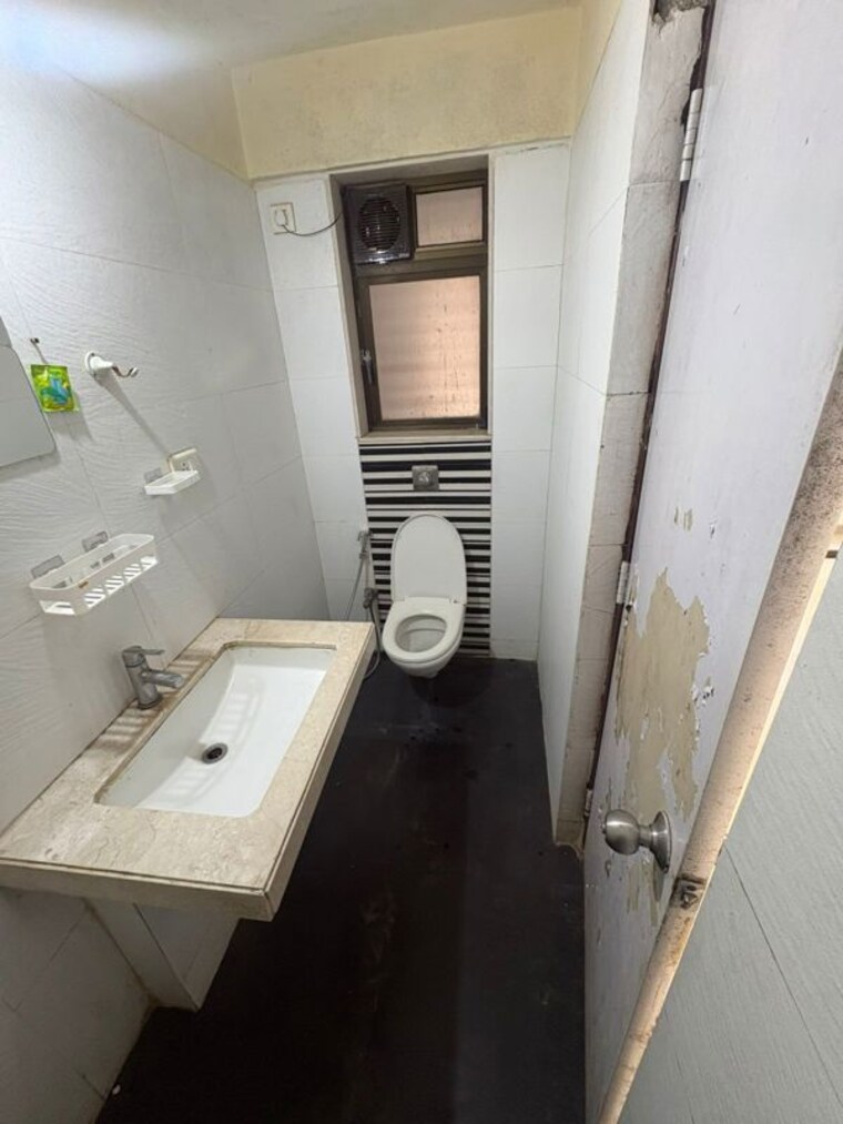 Bathroom, omkar-raga 1.5 Bedroom 550 Sq.Ft. Apartment In Chembur Mumbai 10434551