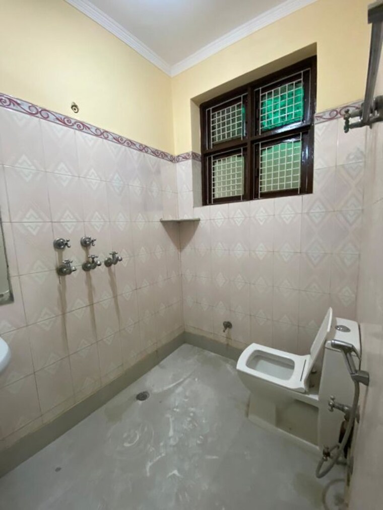 Bathroom, ansal-plaza-sector-23 2 Bedroom 1480 Sq.Ft. Builder Floor In Sector 23 Gurgaon 10434543