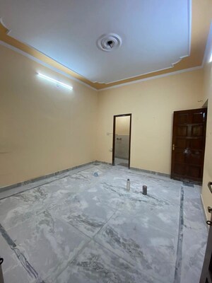 Room in 2 BHK Builder Floor at Ansal Plaza Sector-23, Sector 23 – for Rent