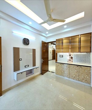 Room in 3 BHK Builder Floor at Tirupati Complex Vaishali, Vaishali Sector 3 – for Sale