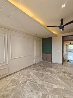 4 BHK + Pooja Room,Servant Room,Study Room,Extra Room,Basement,Store Room Builder Floor For Rent in DLF Cyber City