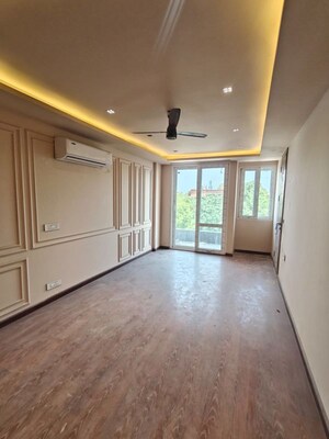 Room in 4 BHK Builder Floor at Dlf Cyber City – for Rent