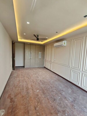 Room in 4 BHK Builder Floor at Dlf Cyber City – for Rent