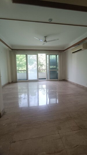 Room in 4 BHK Builder Floor at Geetanjali Enclave – for Sale