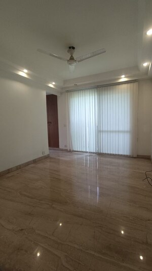Room in 4 BHK Builder Floor at Geetanjali Enclave – for Sale