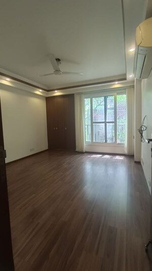 Room in 4 BHK Builder Floor at Geetanjali Enclave – for Sale