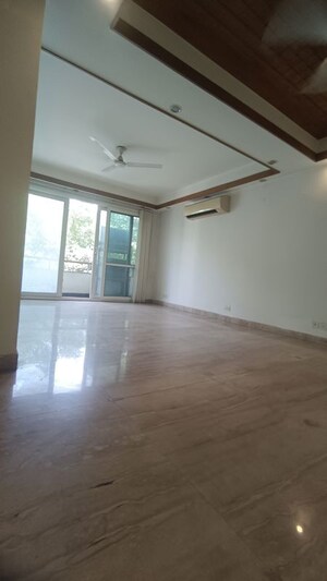 Room in 4 BHK Builder Floor at Geetanjali Enclave – for Sale