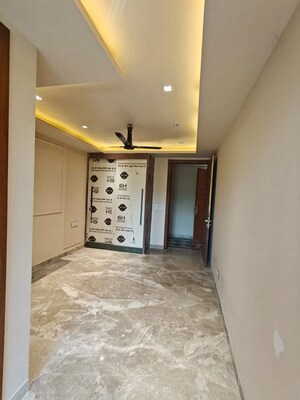 Room in 4 BHK Builder Floor at Dlf Cyber City – for Rent