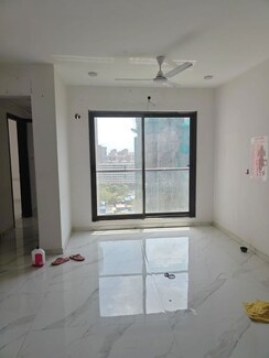 2 BHK + Extra Room Apartment For Rent in Oshiwara