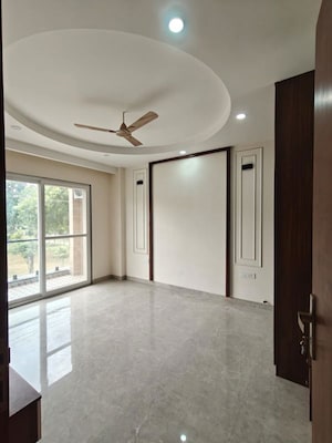 Room in 3 BHK Builder Floor at Dlf Cyber City – for Rent