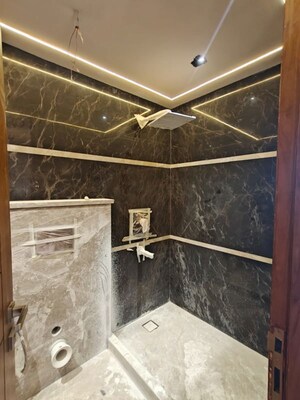 Furnished Amenities in 3 BHK Builder Floor at Dlf Cyber City – for Rent
