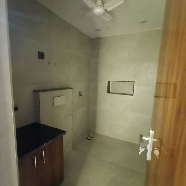 Bathroom, kalkaji 1.5 Bedroom 800 Sq.Ft. Builder Floor In Kalkaji Delhi 10434595