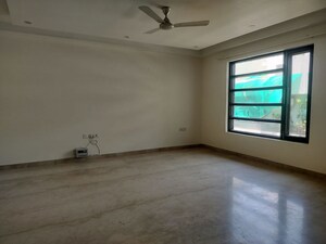 Room in 3 BHK Builder Floor at Soami Nagar – for Rent