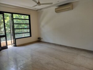 Room in 3 BHK Builder Floor at Soami Nagar – for Rent