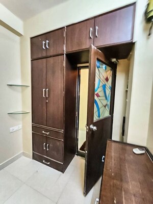 Furnished Amenities in 1.5 BHK Apartment at Dedhia Estate, Matunga East – for Rent