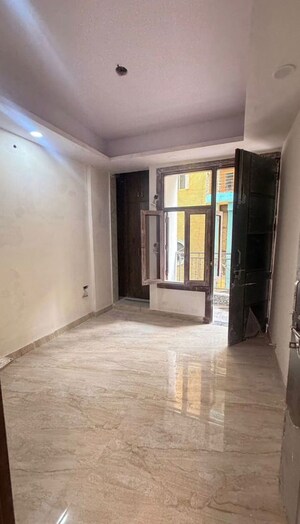 Room in 2 BHK Apartment at Chattarpur – for Rent
