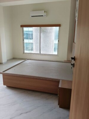 Room in 4 BHK Apartment at Indiabulls Sky Forest, Lower Parel – for Rent