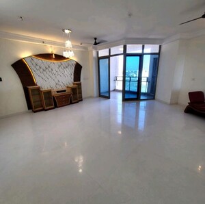 Room in 3 BHK Apartment at Mantri Pinnacle, Hulimavu – for Rent