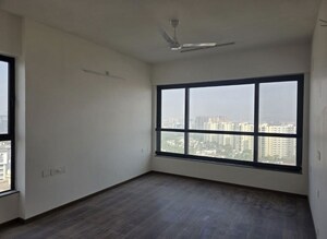 Room in 5 BHK Apartment at Kalpataru Mugnus, Bandra East – for Rent