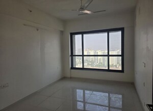 Room in 5 BHK Apartment at Kalpataru Mugnus, Bandra East – for Rent