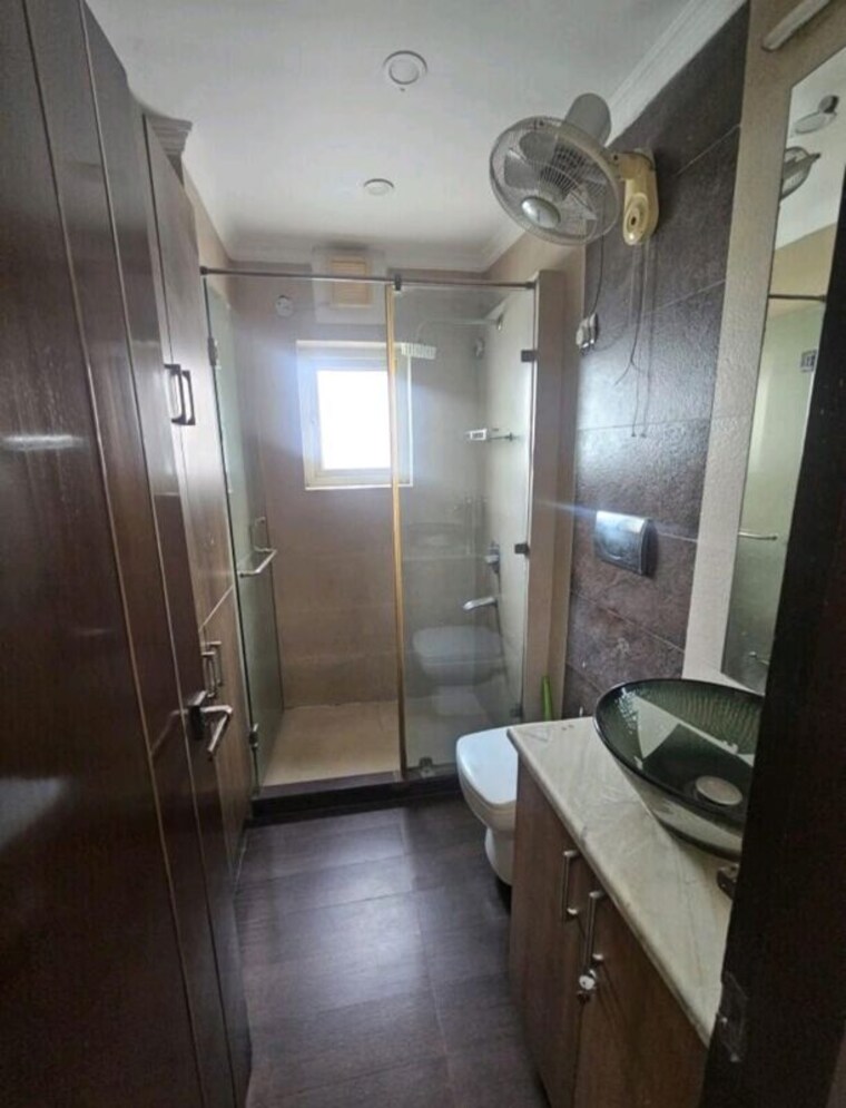 Bathroom, dlf-belvedere-towers 4 Bedroom 2245 Sq.Ft. Apartment In Sector 24 Gurgaon 10434680
