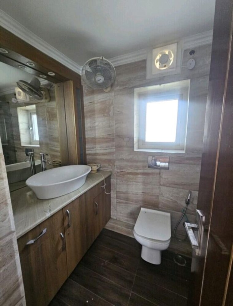 Bathroom, dlf-belvedere-towers 4 Bedroom 2245 Sq.Ft. Apartment In Sector 24 Gurgaon 10434680