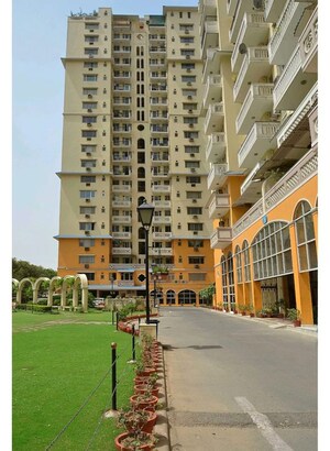 4 BHK Apartment – Exterior View View at DLF Belvedere Towers, Sector 24 - for Rent