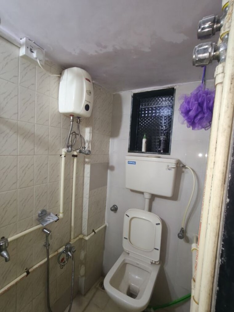 Bathroom, aashirwad-apartment-andheri 1 RK 225 Sq.Ft. Apartment In Andheri East Mumbai 10434693