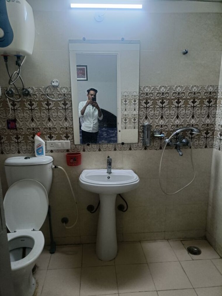Bathroom, gaur-city-7th-avenue 2 Bedroom 1020 Sq.Ft. Apartment In Sector 4 Greater Noida Greater Noida 10434737