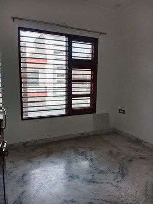 Room in 3 BHK Builder Floor at Sector 18 – for Rent