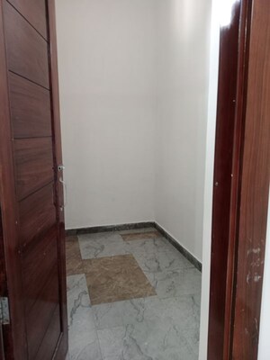 Room in 3 BHK Builder Floor at Sector 18 – for Rent