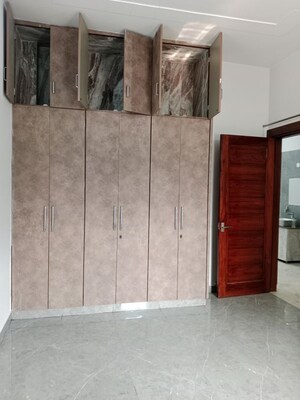Furnished Amenities in 3 BHK Builder Floor at Sector 18 – for Rent