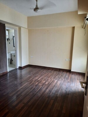 Room in 2.5 BHK Apartment at Sethi Max Royal, Sector 76 – for Rent
