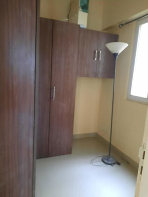 Room in 2.5 BHK Apartment at Sethi Max Royal, Sector 76 – for Rent