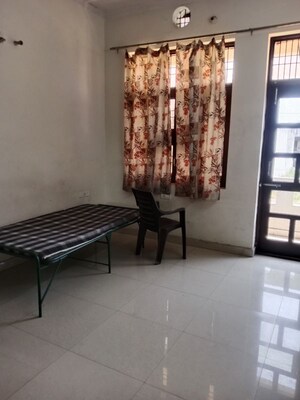 Living Room in 3 BHK Builder Floor at Parsvnath Paliwal City – for Rent