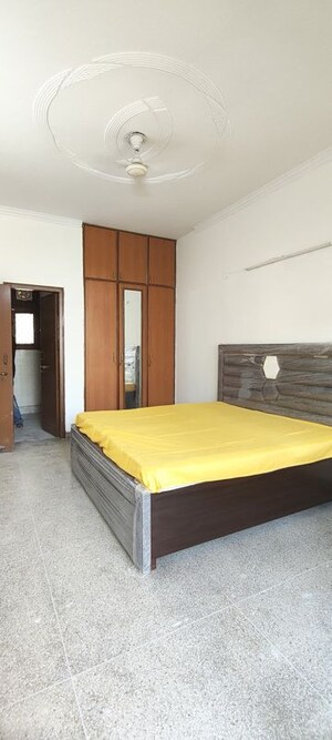 Bedroom in 1 BHK Apartment at Dlf Phase V – for Rent