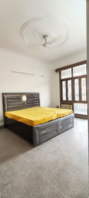 Bedroom in 1 BHK Apartment at Dlf Phase V – for Rent
