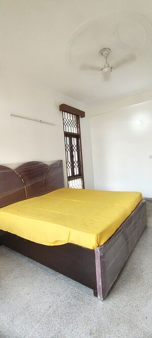 Bedroom in 1 BHK Apartment at Dlf Phase V – for Rent