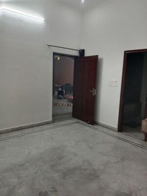 Room in 3 BHK Builder Floor at Sector 6 – for Rent