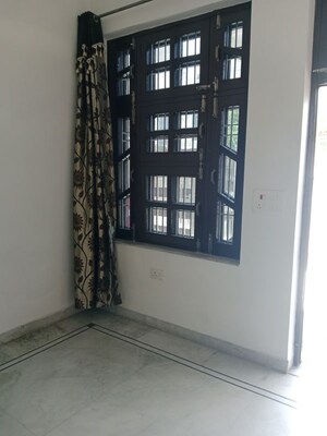 Room in 3 BHK Builder Floor at Sector 6 – for Rent