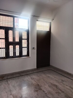 Room in 2 BHK Builder Floor at Sector 18 – for Rent