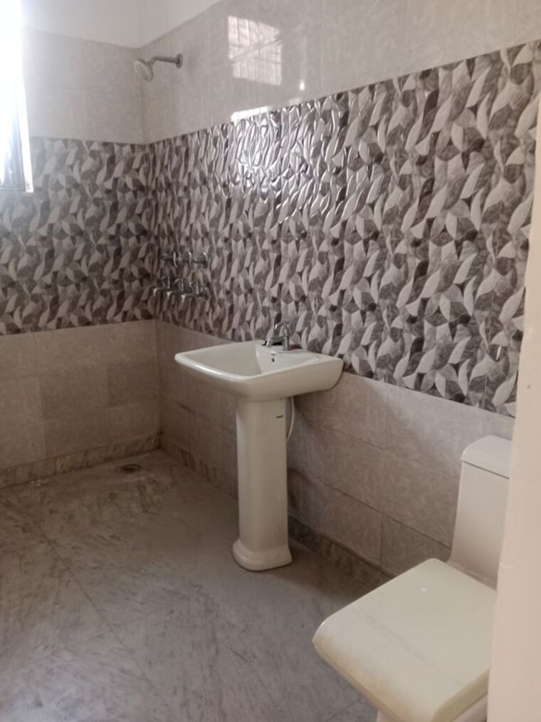 Bathroom, sector 18 2 Bedroom 1325 Sq.Ft. Builder Floor In Sector 18 Panipat 10434762