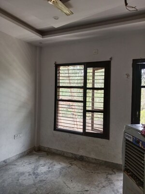 Room in 2 BHK Builder Floor at Ansals Sushant City – for Rent